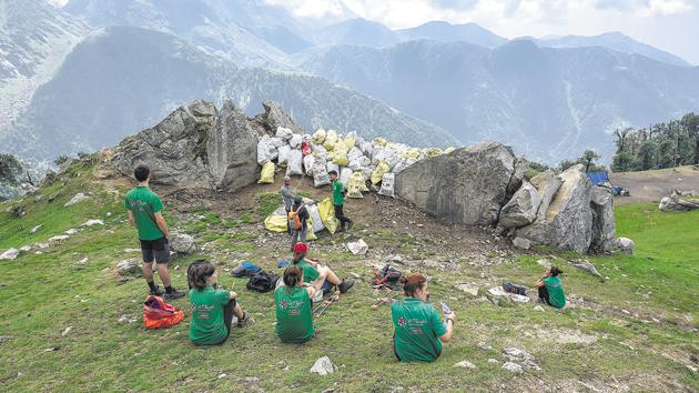 Himalayas – Too many tourists can cause massive disaster 3 Himalayas