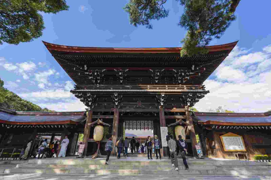 Kyoto, TouristExpressBus, SustainableTravel, OverTourism, CulturalTourism