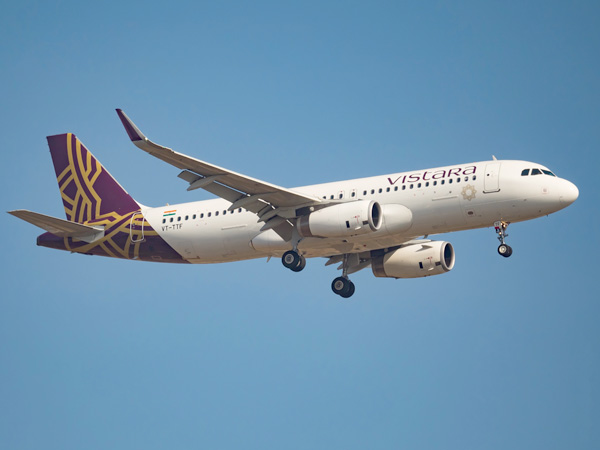 Vistara_VT-TTF_at_Bengaluru_travel-and-tour-world