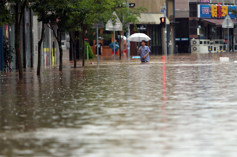 China, Weather, Tourism, Evacuations, ClimateChange, Guangdong, Flooding