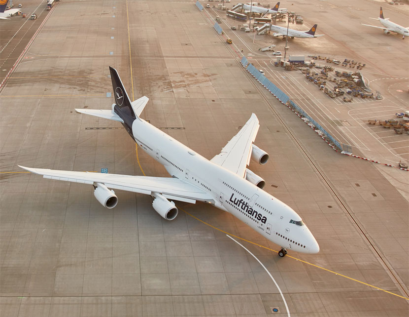 Lufthansa flight makes emergency landing at Chicago airport Lufthansa flight makes emergency landing at Chicago airport