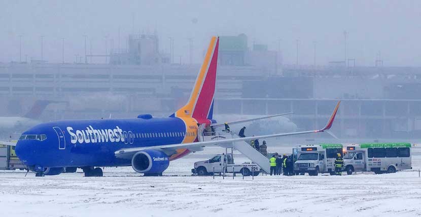 Airlines issue travel waivers ahead of ‘bomb cyclone’ Airlines issue travel waivers ahead of ‘bomb cyclone’