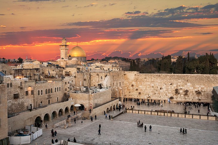 Differences Between Israel Tour Operators And Travel Agents