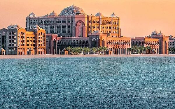 Sheikh Nahyan bin Mubarak inaugurates Reem Mall in Abu Dhabi