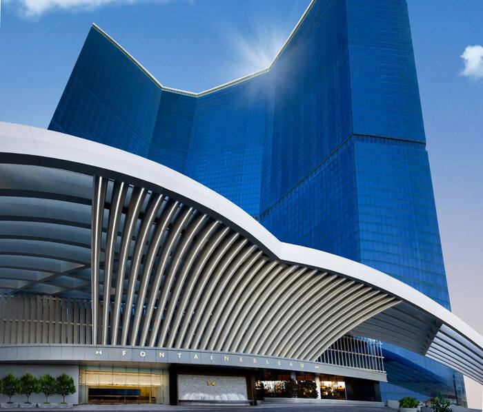 Fontainebleau Vegas unveils Oasis Deck Luxury pool paradise opens