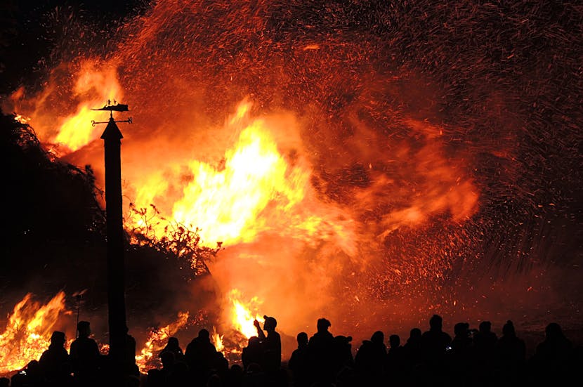 Perilous Wildfire Force Evacuations and Threaten Tourist Attractions in California
