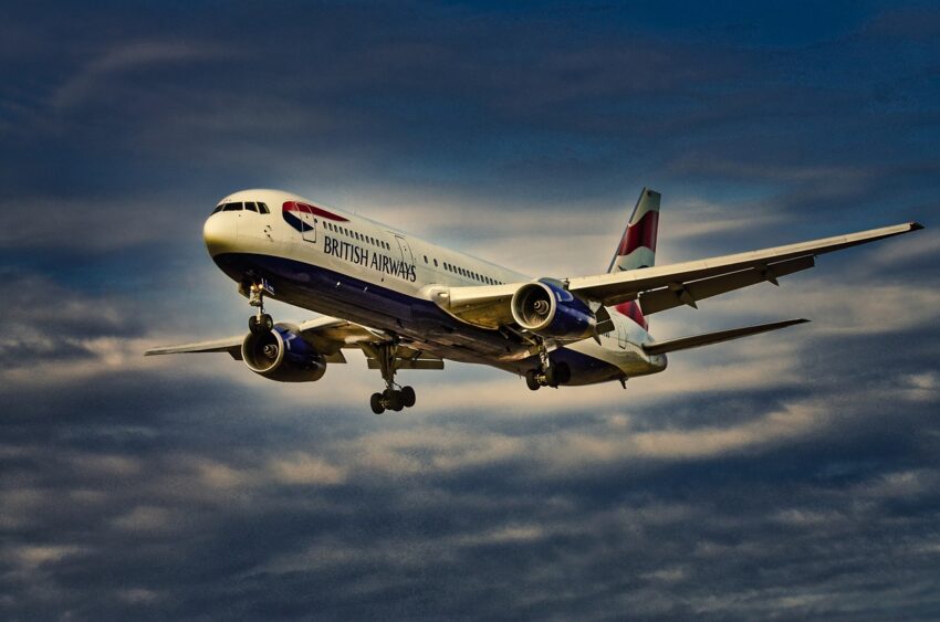 British Airways Flight BA919 from Stuttgart to Heathrow Struck by Lightning, Forcing Urgent Emergency Landing at Gatwick Airport Creates Travel Disruption