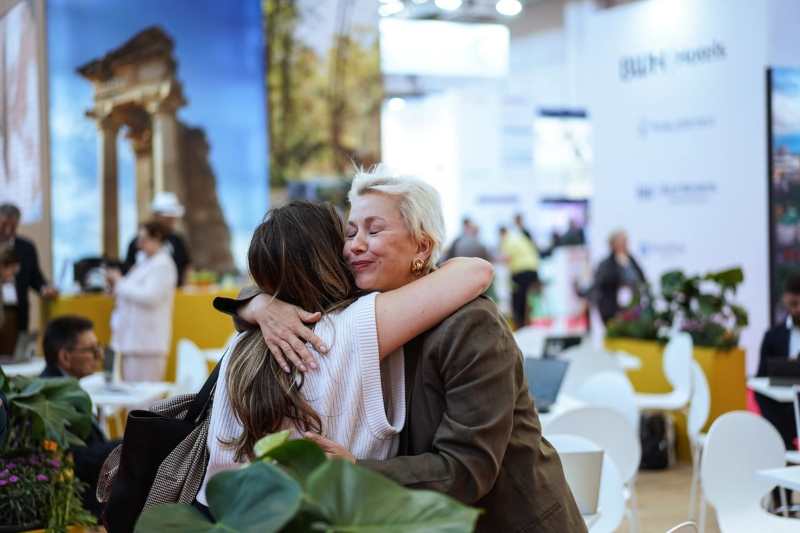 Show floor - medium - travel and tour world