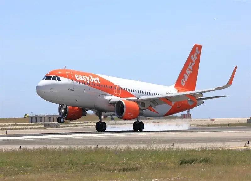 Switzerland To UK EasyJet Travel Thrown Into Chaos As Dramatic Bird Strike Triggers Urgent Emergency Landing And Edinburgh Flight Cancellation