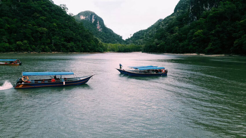 Tasik-Dayang-Bunting-at-Langkawi-850x479.jpg
