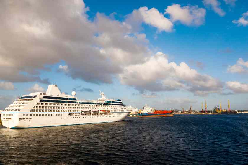 Star Voyager Hong Kongdan Asiyanın ən möhtəşəm istiqamətlərinə lüks kruizlərə start verdi