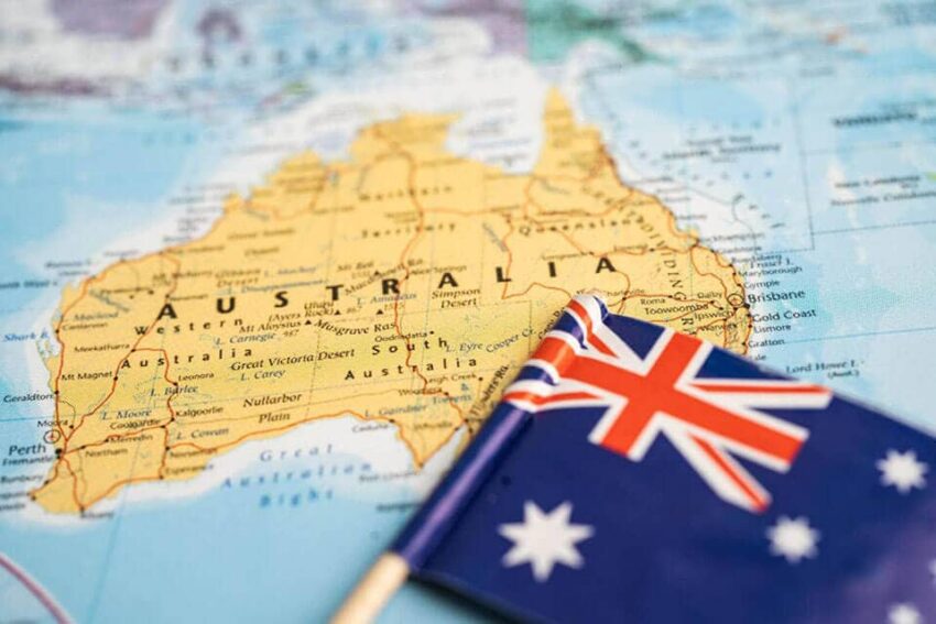 Map-of-australia-with-its-flag - travel and tour world