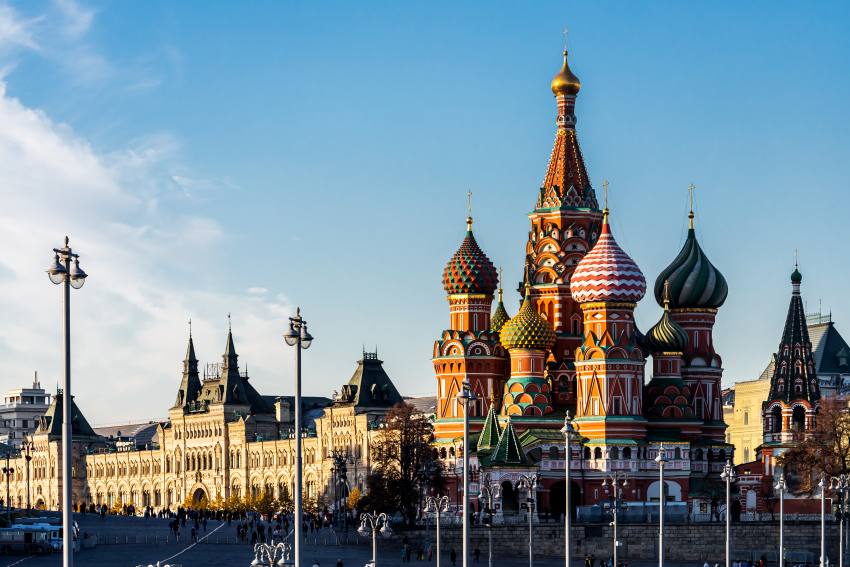 St-basil-s-cathedral-red-square-moscow-colorful-cathedral-russia-summer-days - travel and tour world