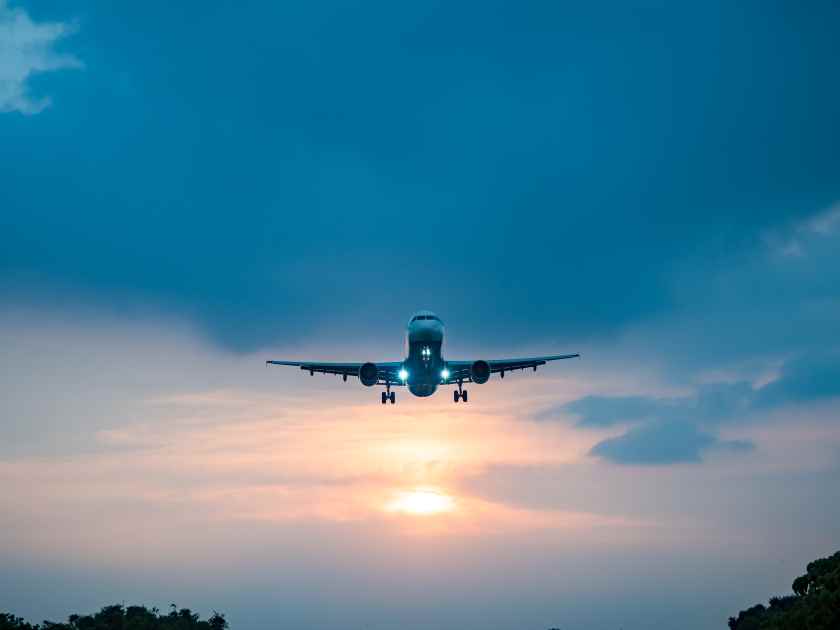 Airplane-landing-taipei-city-taiwan - travel and tour world