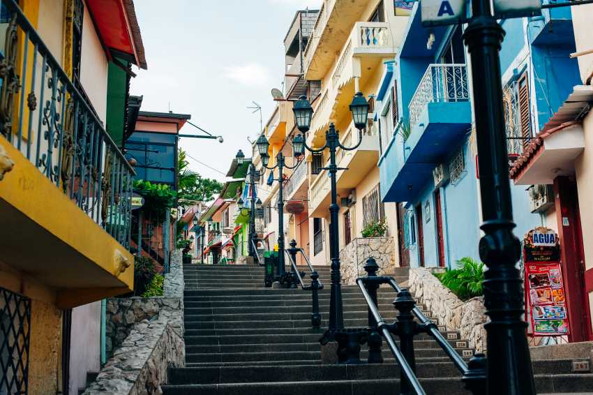 Guayaquil-ecuador-february-2018-multicolored-houses-las-penas-district - recreation and circuit world
