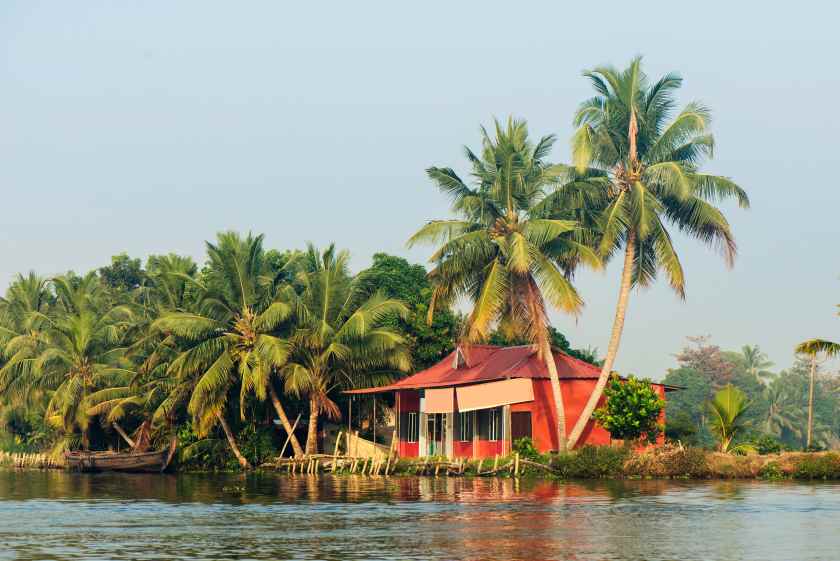 Travel-beautiful-kerala-backwaters-enjoy-palm-tree-landscape-alappuzha-india - travel and tour world