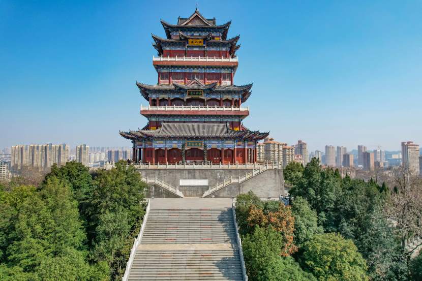 在马来西亚的直接飞行，文化展览和可持续的旅游伙伴关系，柔岛的旅游业吸引力增长
