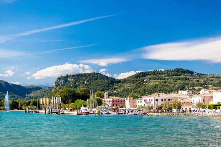 İtaliyada Qarda gölü yayda turist itkisi ilə üzləşdi