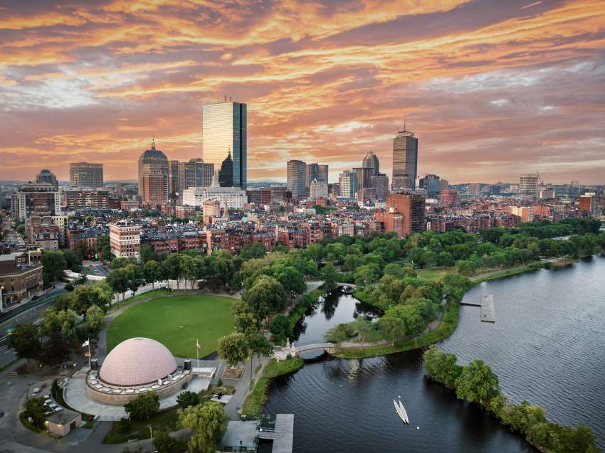 Été historique dans le Massachusetts, États-Unis: Coupe du monde, navires longs et célébration de la Journée de l’indépendance en attente de touristes en 2026