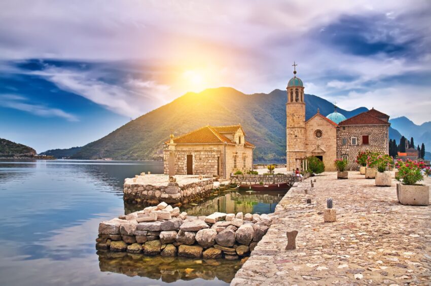 Monteneqro otelləri vergi yükünə görə statusdan imtina edir