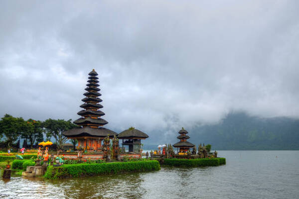 Pura ulun danu bratan hindu temple on bratan lake bali indonesia - travel and tour world Indonesia’sBali’s