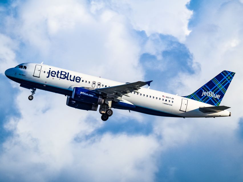 Jetblue Airways Flight 1230 Of Airbus A320, En Route From Cancún, Mexico To Newark Diverts To Tampa, Usa, After A Frightening Altitude Plunge Jetblue Airways Flight 1230 Of Airbus A320, En Route From Cancún, Mexico To Newark Diverts To Tampa, Usa, After A Frightening Altitude Plunge