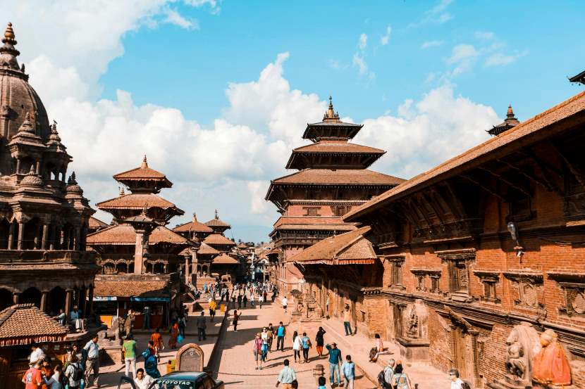 Szenisch -Nepal betroffen von schweren Monsunregen, die Erdrutsche und Überschwemmungen verursachen, die den Tourismus während des Dashain -Festivals stören.

