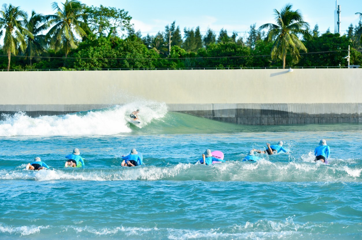 Riyue Bay Surf Resort In Wanning, China, Brings Surf Culture To Life With Cutting-edge Wave Technology And Luxury Amenities On The Hainan Coastal Scenic Highway Riyue Bay Surf Resort In Wanning, China, Brings Surf Culture To Life With Cutting-edge Wave Technology And Luxury Amenities On The Hainan Coastal Scenic Highway