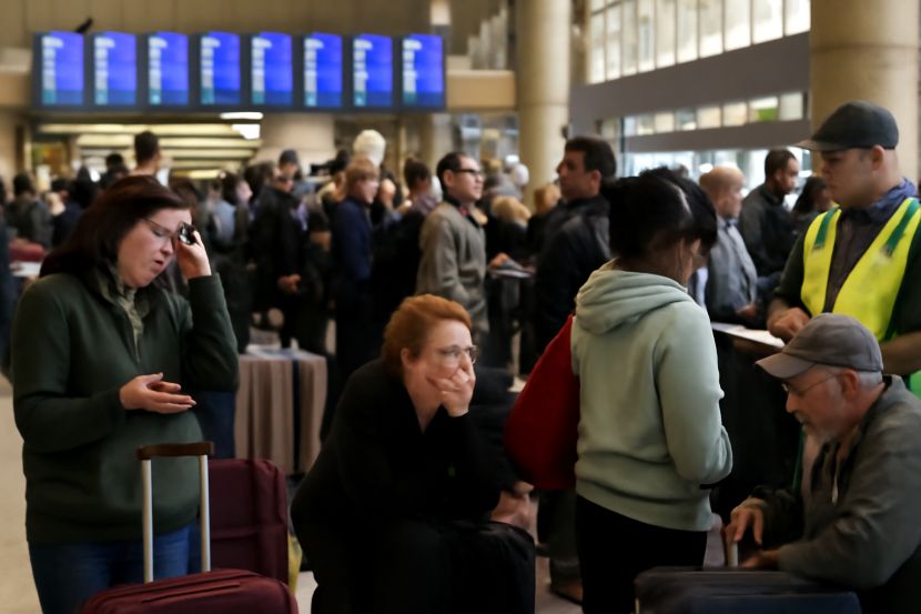 Crisis - Viajes y excursiones mundiales Se alivian las perturbaciones en los viajes: paradas en tierra y retrasos por falta de tráfico aéreo