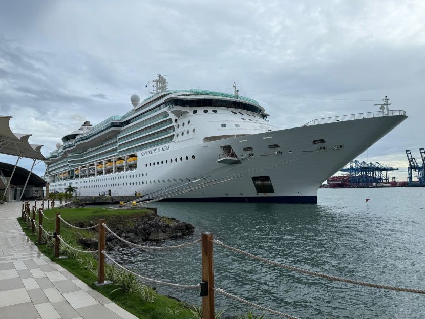 Royal Caribbean To Unveil Stunning Beach Club In Santorini: A New Era For Cruise Tourism In Greece Royal Caribbean To Unveil Stunning Beach Club In Santorini: A New Era For Cruise Tourism In Greece