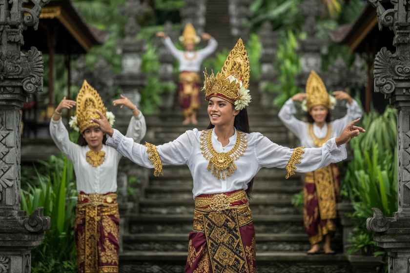 Experience Bali’s Rich Culture: The Must-see Kecak, Barong, And Legong Dances Experience Bali’s Rich Culture: The Must-see Kecak, Barong, And Legong Dances