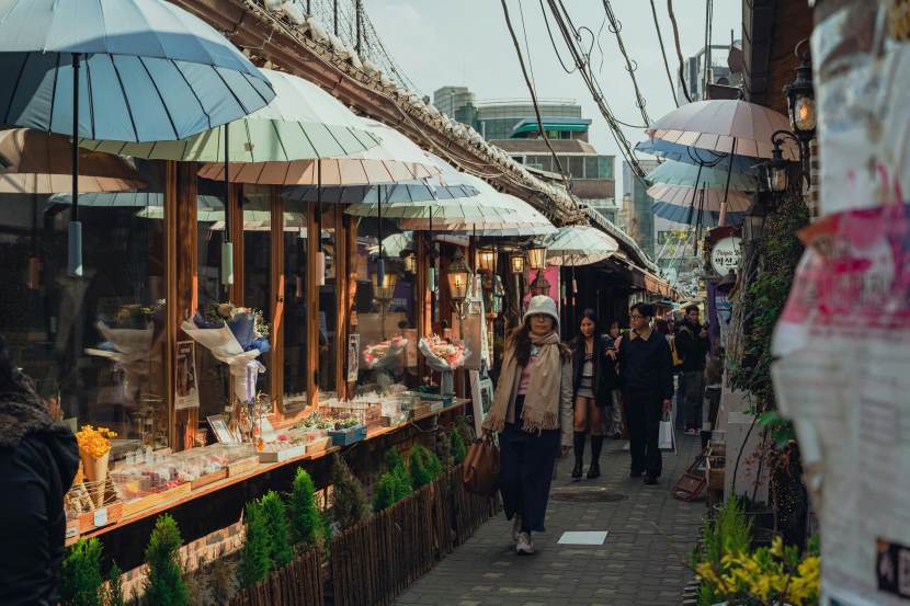 Uncertainty grips the hospitality industry: japan's Hotels Face a Bleak Forecast Following the Sudden Withdrawal of Hundreds of Thousands of Chinese Traveler Bookings.