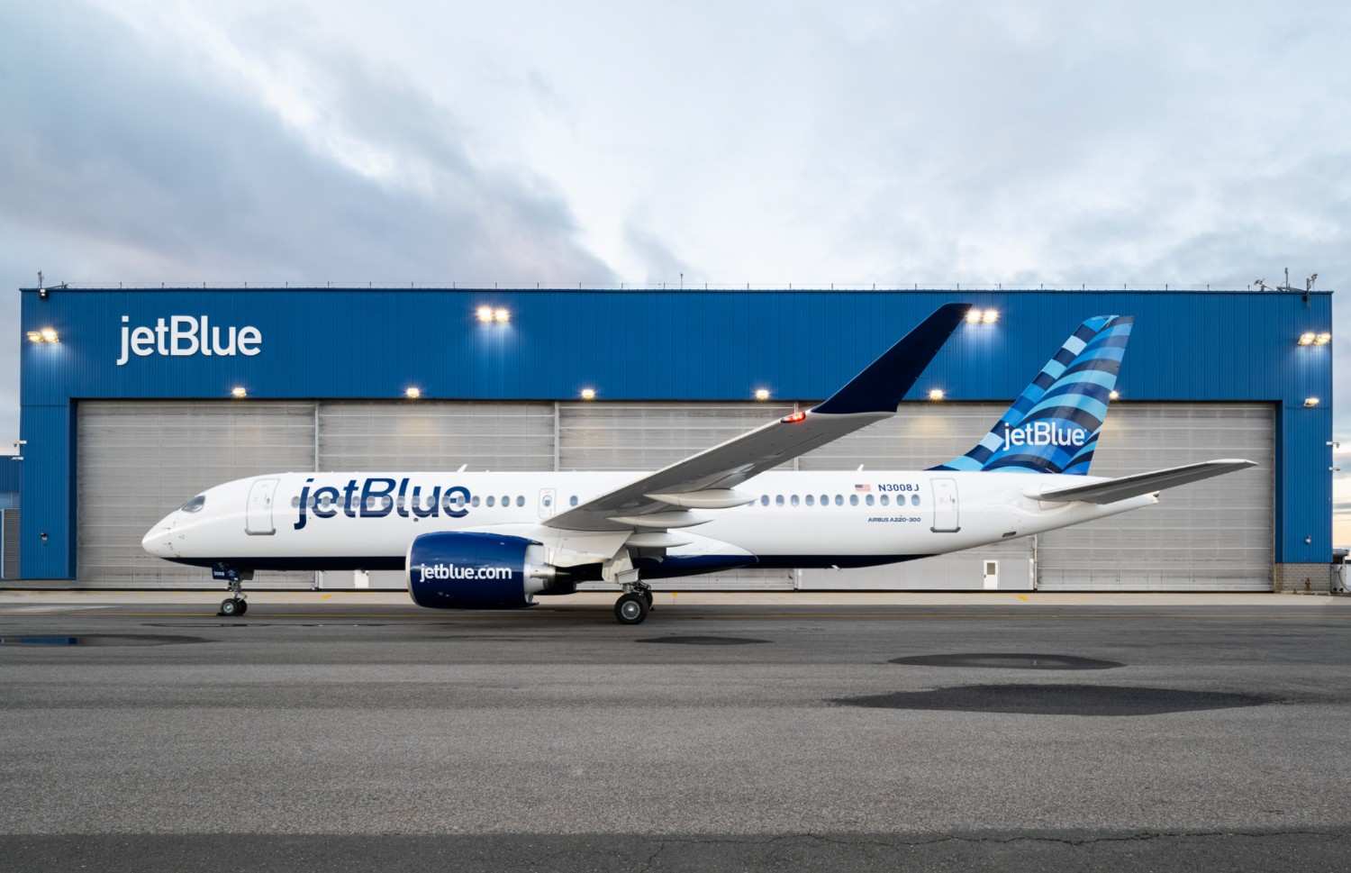 Jetblue Airbus A320 Nearly Struck By Firework Near New York Jfk During Final Approach, Authorities Investigate: All You Need To Know