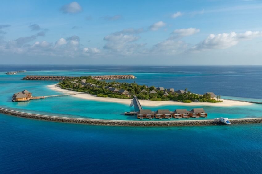 Cenizaro unveils festive travel experiences worldwide.