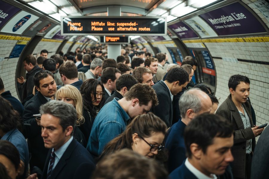 London Commute Chaos: Metropolitan Line Closure And Major Delays Disrupt Morning Travel, What Commuters Need To Know