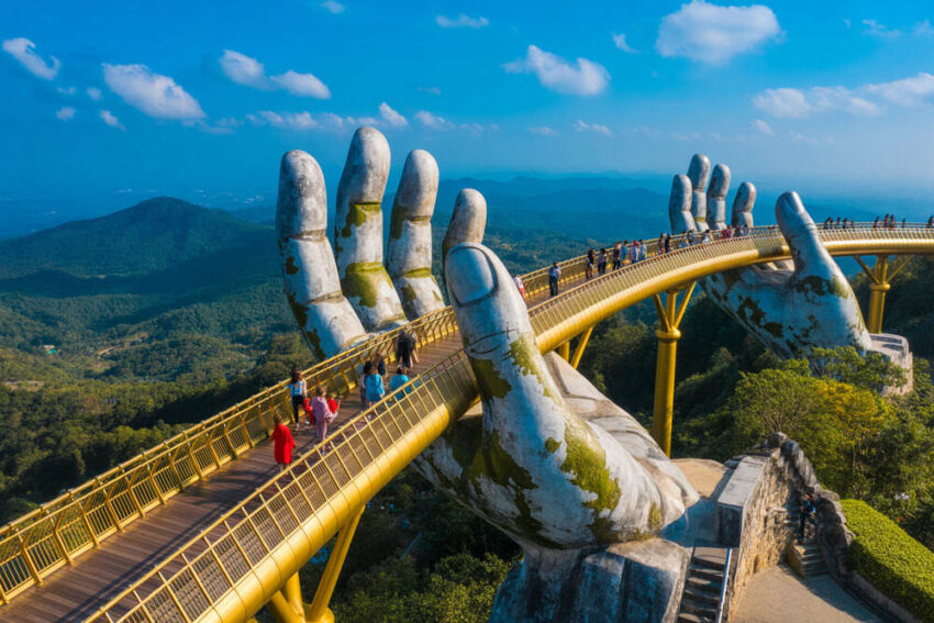  U.S. tourists.
vietnam
