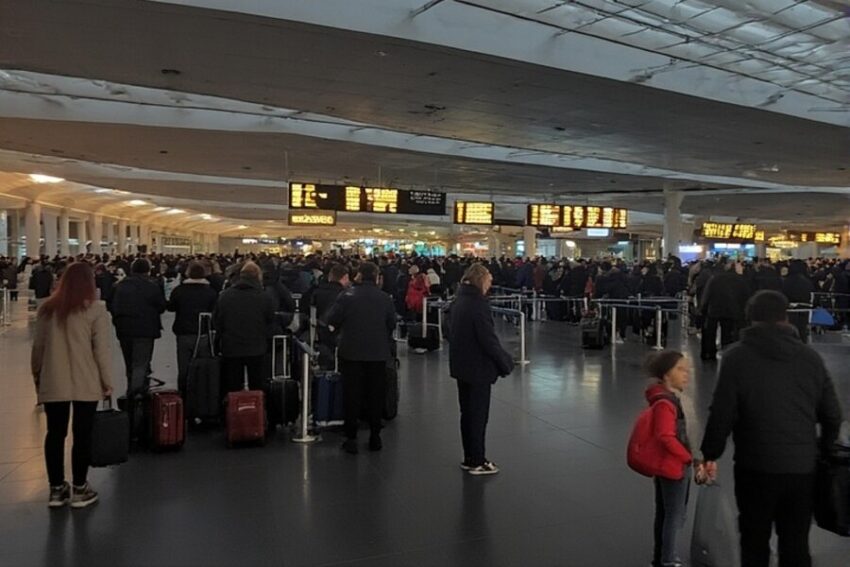 Thousands Of Travelers Impacted In US As Envoy, Delta, SkyWest, Southwest, United, And Other Airlines,
Arlington, Omaha, Birmingham, Houston, Salt Lake City, And More,
