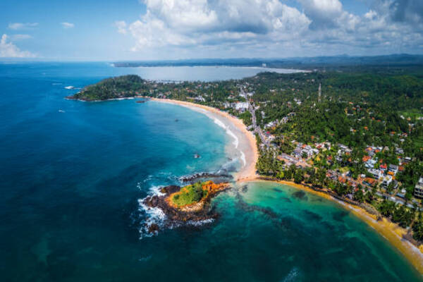 Aerial panorama of the tropical beach in the town of mirissa sri lanka - travel and tour world Russia
Sri Lanka's