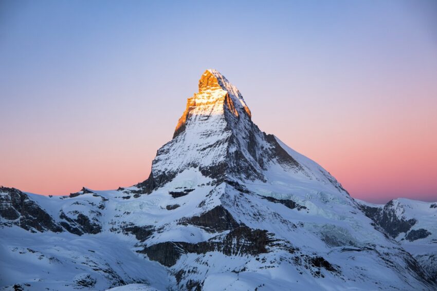 The-matterhorn-in-the-swiss-alps-bathed-_vnd0kle6tw69jupq_n4_6g_ctwm_bj4rl2l79-3tthngq - travel and tour world