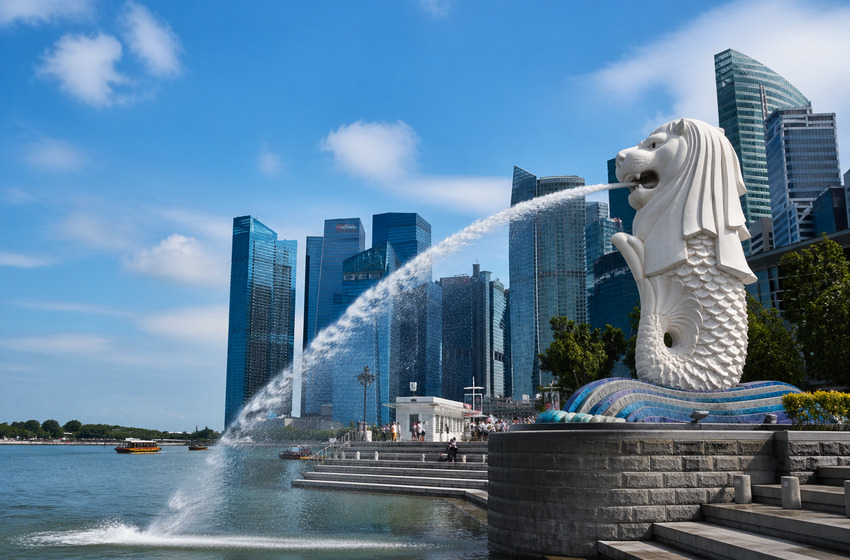 Iconic merlion statue with city skyline in singapore during daytime.
