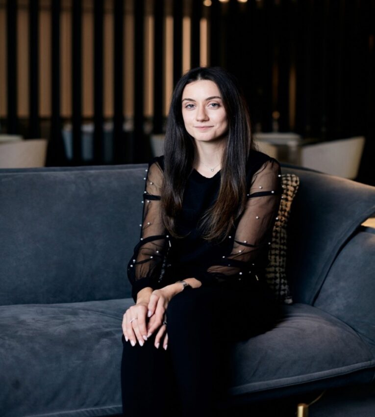 Four seasons hotel chicago appoints sindi stoeva as director of catering strengthening leadership in events and catering - travel and tour world