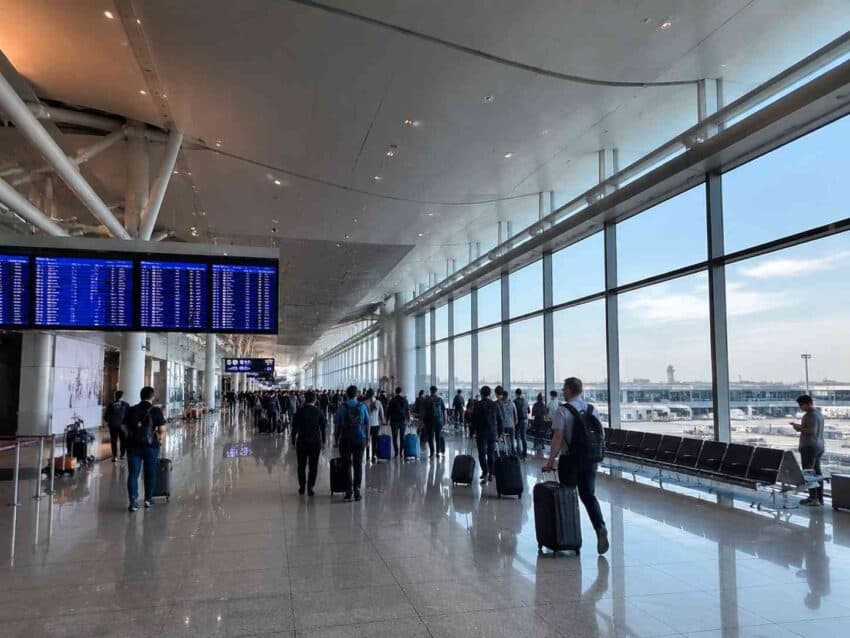 Japan’s kansai airport expansion has reached a major milestone with the completion of its first large-scale terminal upgrade since 1994, significantly increasing international departure capacity and improving passenger amenities.