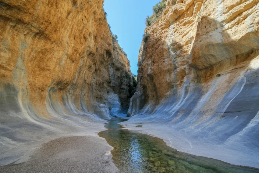 Kourtaliotiko gorge - travel and tour world Kourtaliotiko gorge