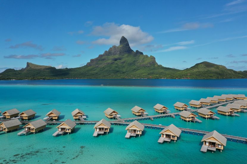 Bora bora&rsquo;s iconic turquoise lagoon and overwater bungalows in french polynesia