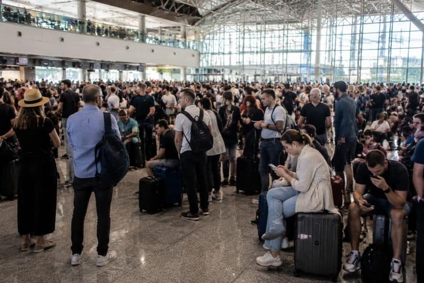 Passengers stranded at rome fiumicino airport as ita airways, ryanair, wizz air, british airways, lufthansa flights disrupted across london, paris, madrid and other cities amid 221 delays and 2 cancellations