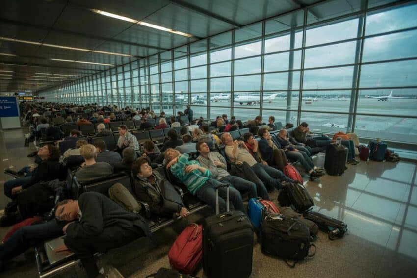 T&uuml;rkiye battles continued travel disruptions as turkish airlines and other carriers face four istanbul airport flight cancellations disrupting weekend routes including moscow, kabul, and algiers among more key international connections - new update