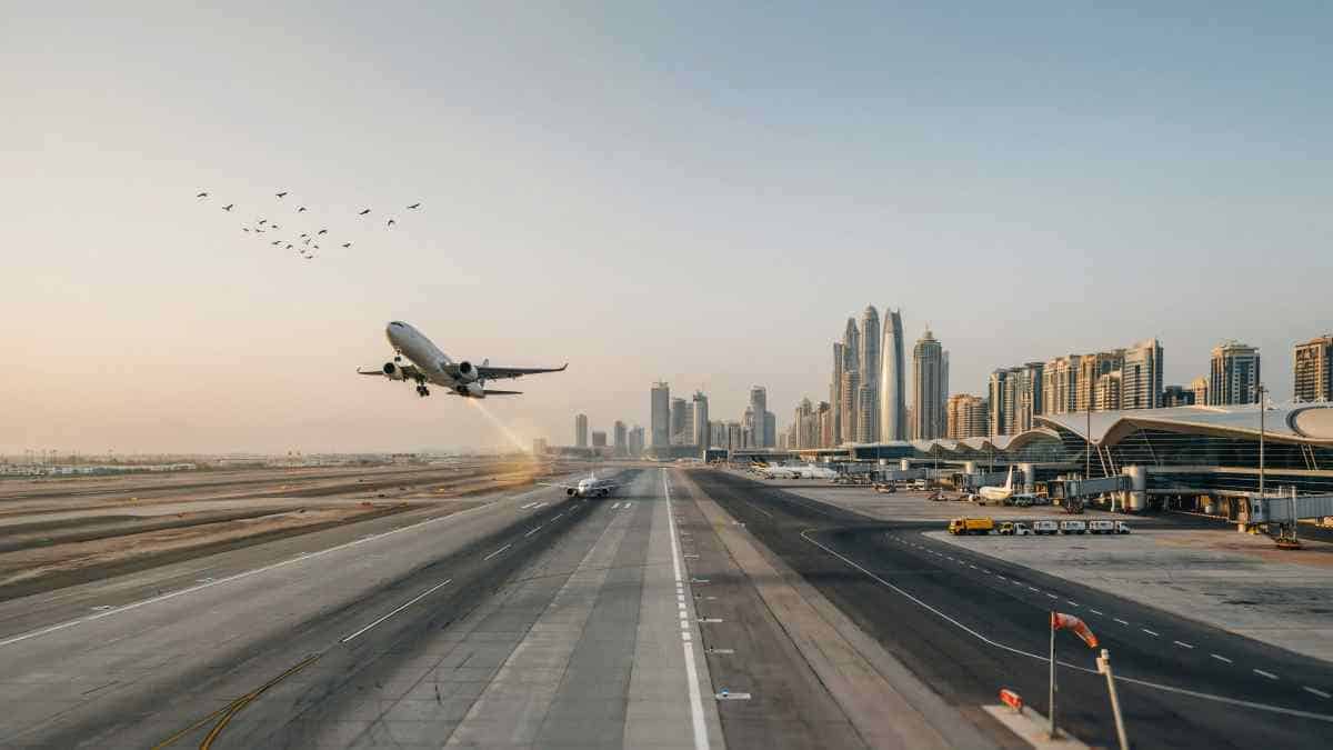 Mee - travel and tour world Airport