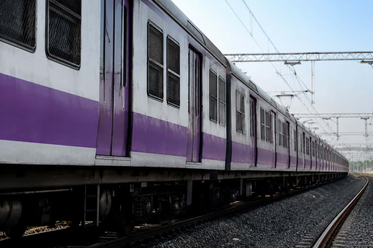 Mumbai Local Trains Hit During Busy Hours as Central Railway Faces Diva Level Crossing Disruption