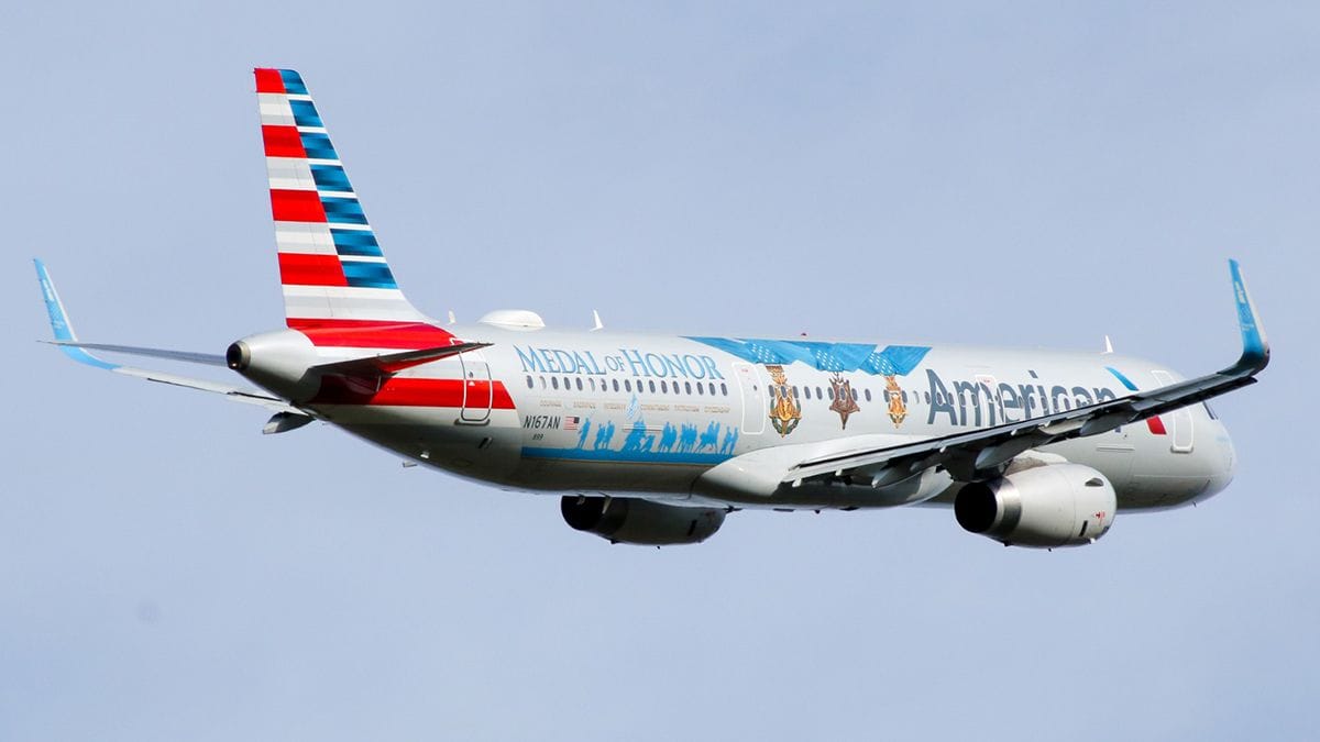 American airlines boeing 737-800 emergency landing after engine issue at myrtle beach airport