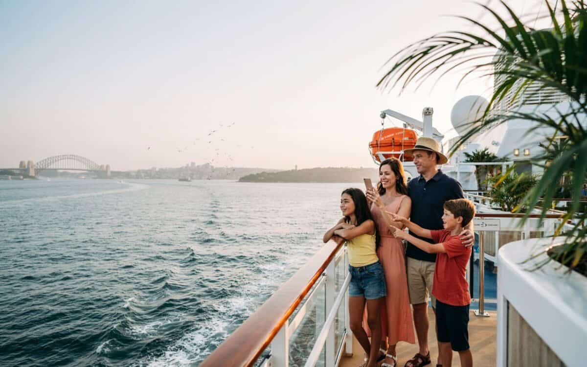 Tourists cruising in australia - travel and tour world Cruise-australia-tourism-